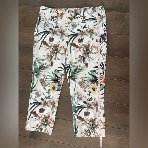 Laura/ pettiness/ Tropical Print Pull-On Capris Host Pick ⭐️ - Picture 5 of 8